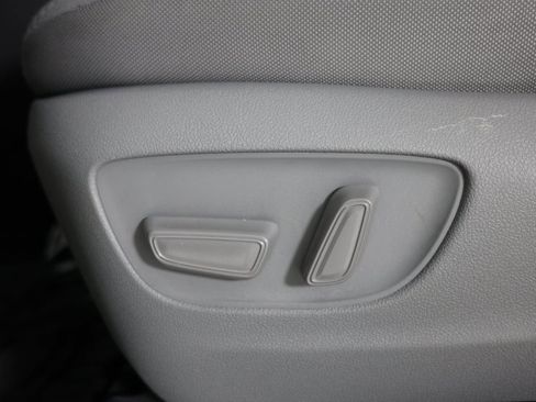 Used 2023 Toyota Highlander LE FWD image 24