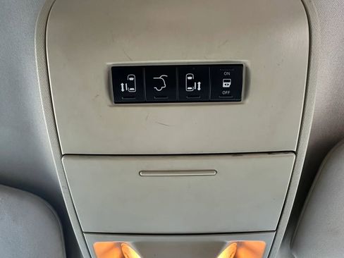 Used 2014 Dodge Grand Caravan SXT FWD image 26