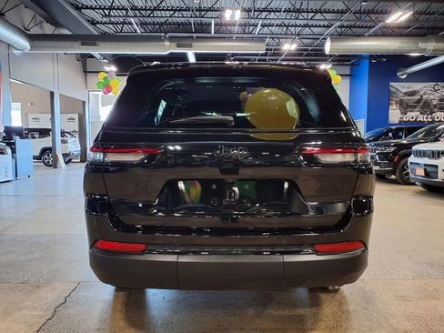 Used 2024 Jeep Grand Cherokee L Laredo AWD/4WD image 8