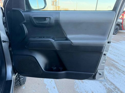 Used 2018 Toyota Tacoma SR image 19