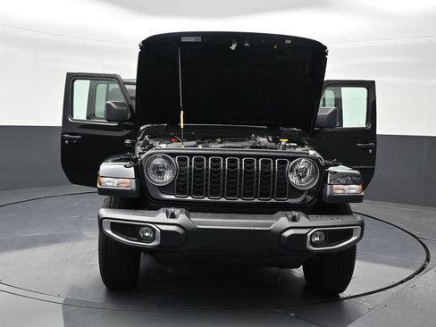 Used 2025 Jeep Gladiator Sport image 35