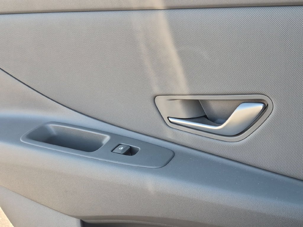 Used 2025 Hyundai Elantra SEL FWD image 27