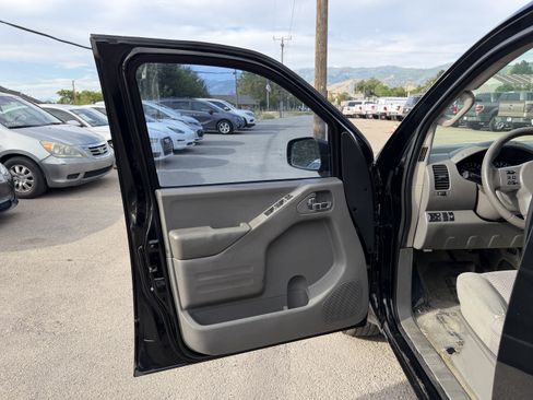 Used 2016 Nissan Frontier SV w/ SV Value Truck Package RWD image 18