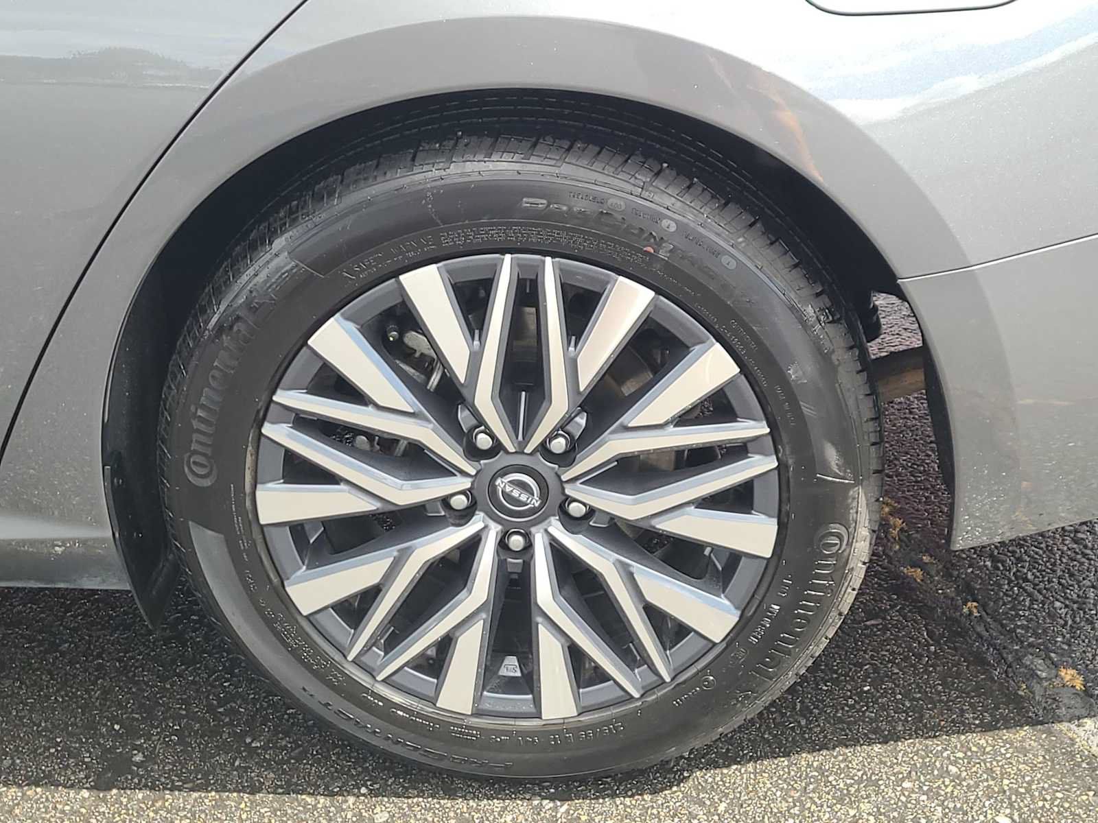 Used 2025 Nissan Altima 2.5 SV FWD image 16