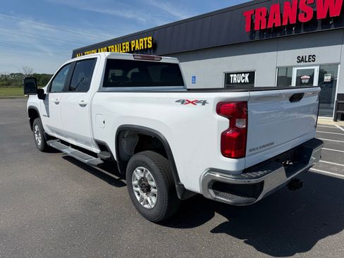 Used 2025 Chevrolet Silverado 2500 LT w/ Convenience Package AWD/4WD image 3