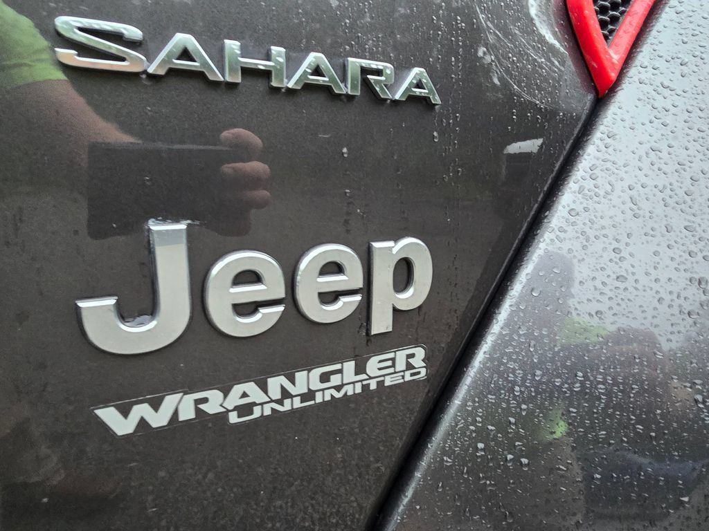 Used 2018 Jeep Wrangler Unlimited Sahara w/ Cold Weather Group AWD/4WD image 20
