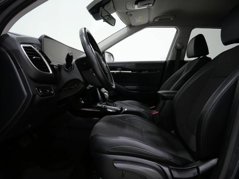 Used 2025 Kia Seltos S FWD image 11
