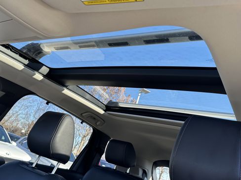 Used 2024 MAZDA CX-90 Plug-In Hybrid w/ Premium Pkg image 29