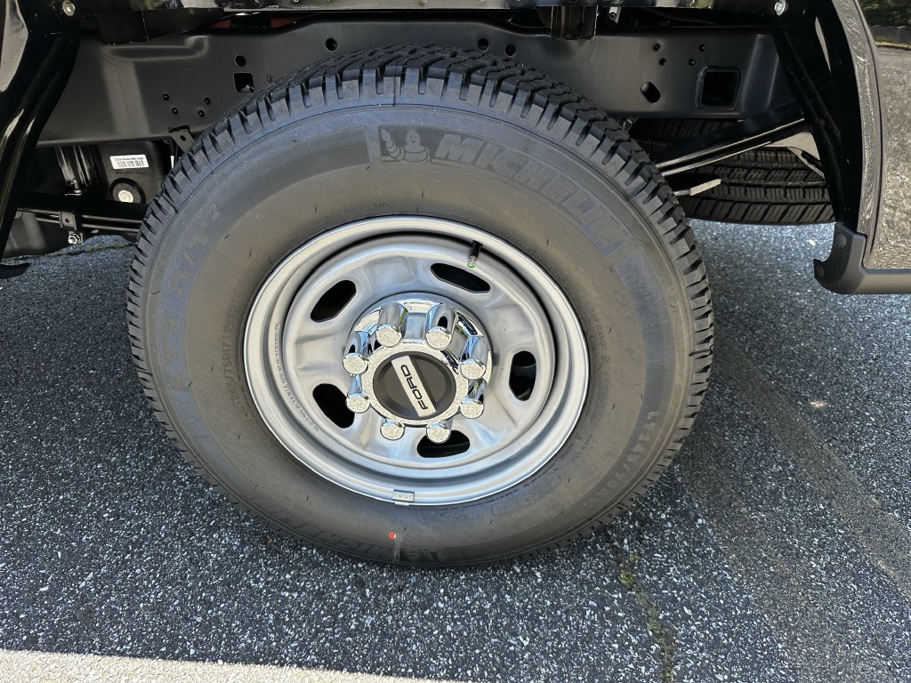 New 2025 Ford F250 XL w/ XL Chrome Package RWD image 28
