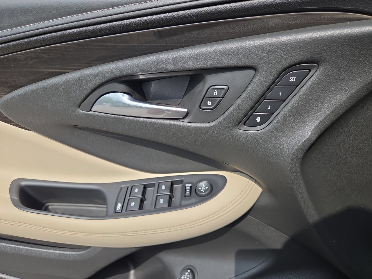 Used 2020 Buick Envision Essence w/ Experience Buick Package AWD/4WD image 18