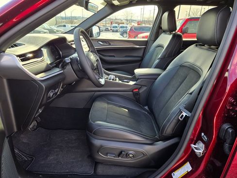 New 2026 Jeep Grand Cherokee Laredo image 11