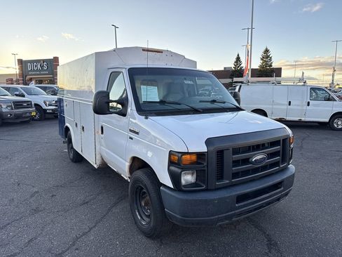 Used 2013 Ford E-350 and Econoline 350 Super Duty w/ Class I Trailer Tow Pkg image 4