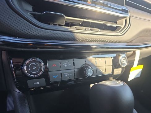 New 2026 Jeep Compass Latitude image 23