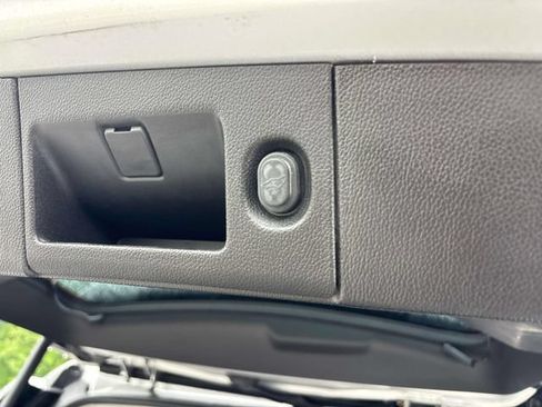 Used 2019 Chevrolet Tahoe Premier AWD/4WD image 16