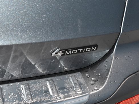 New 2025 Volkswagen Taos SE image 25