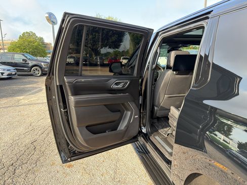 Used 2024 Chevrolet Suburban RST w/ Luxury Package AWD/4WD image 27