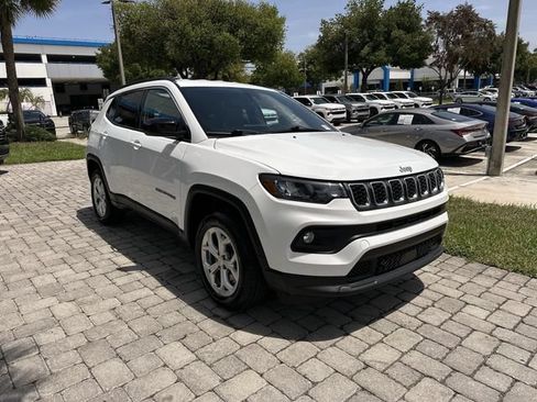 Used 2024 Jeep Compass Latitude AWD/4WD image 16