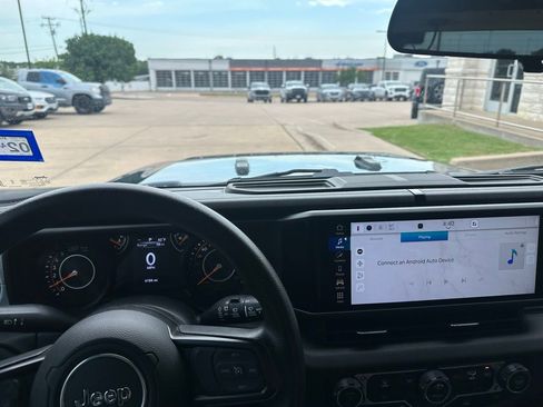 Used 2025 Jeep Wrangler Sport AWD/4WD image 13