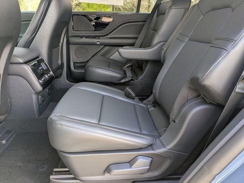 New 2026 Lincoln Aviator AWD w/ Jet Appearance Package image 18