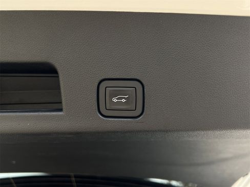 Used 2025 GMC Acadia Elevation image 27