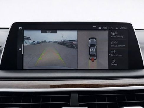 Used 2021 BMW 750i xDrive w/ Executive Package image 41