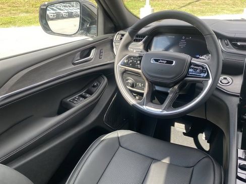 New 2025 Jeep Grand Cherokee Overland image 33