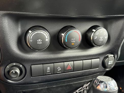 Used 2017 Jeep Wrangler Unlimited Sport w/ Quick Order Package 24S AWD/4WD image 20
