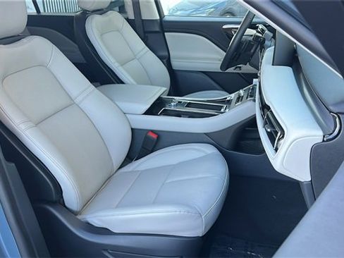 New 2026 Lincoln Aviator Premiere image 8