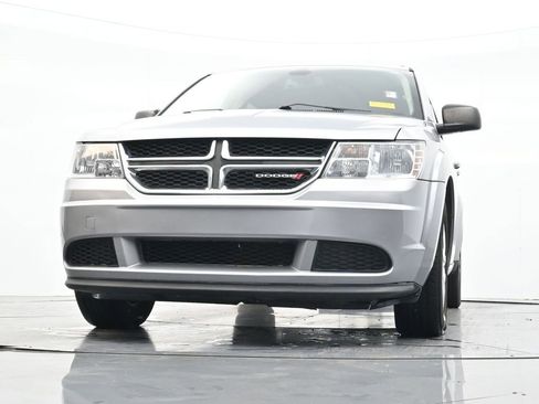 Used 2018 Dodge Journey SE image 32