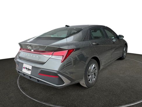 Used 2024 Hyundai Elantra SEL image 6