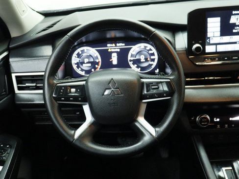Used 2024 Mitsubishi Outlander SE FWD image 25