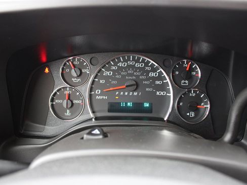 Used 2025 Chevrolet Express 3500 Extended w/ Driver Convenience Package RWD image 31