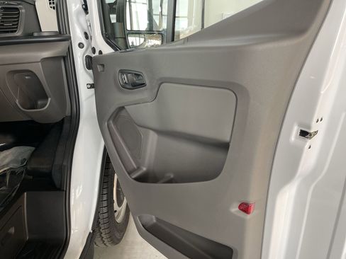 New 2024 Ford Transit 250 148 Medium Roof RWD image 40