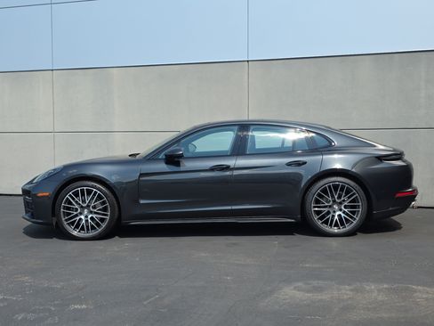 Used 2024 Porsche Panamera image 2