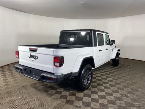 Used 2025 Jeep Gladiator Sport image 18