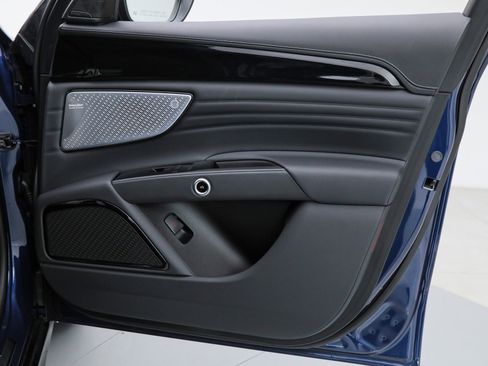 New 2025 Maserati Grecale Modena image 12