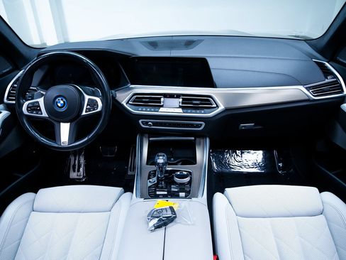 Used 2023 BMW X5 xDrive45e w/ Executive Package AWD/4WD image 8