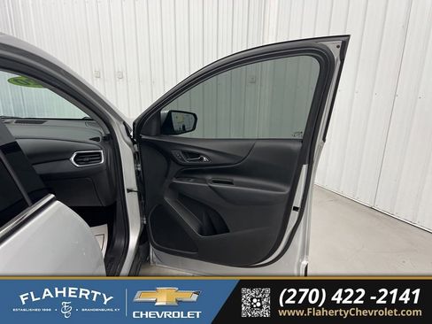 Used 2020 Chevrolet Equinox LT w/ Driver Convenience Package image 14