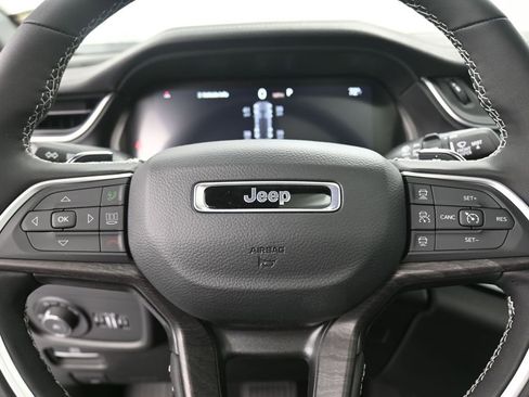 New 2025 Jeep Grand Cherokee Limited w/ Luxury Tech Group II image 22