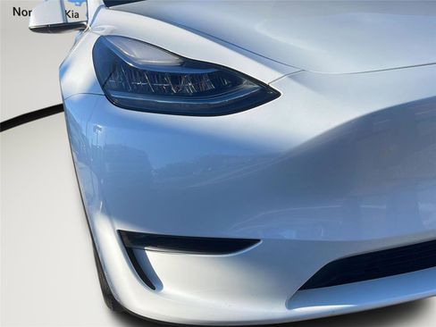 Used 2023 Tesla Model Y Performance AWD/4WD image 39