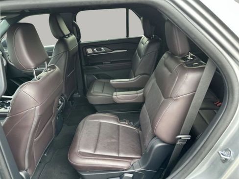 Used 2025 Ford Explorer Platinum RWD image 24
