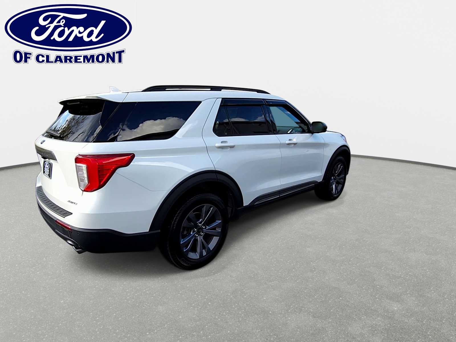 Used 2023 Ford Explorer XLT w/ Equipment Group 202A AWD/4WD image 8