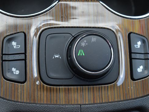 Used 2023 GMC Acadia SLE w/ Driver Convenience Package FWD image 32