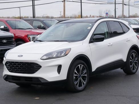 Used 2022 Ford Escape SE w/ SE Sport Appearance Package image 8