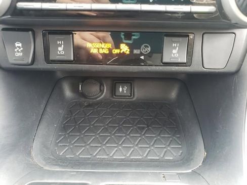 Used 2019 Toyota RAV4 XLE Premium w/ Cold Weather Package AWD/4WD image 20