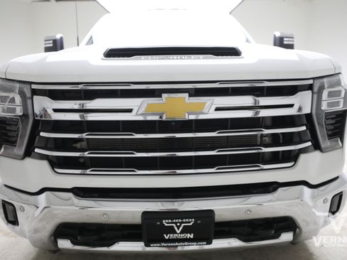 Used 2025 Chevrolet Silverado 3500 LTZ w/ LTZ Plus Package AWD/4WD image 8