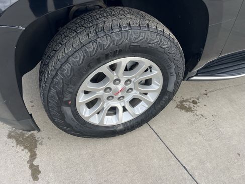 Used 2019 GMC Yukon SLT image 2