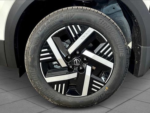 New 2026 Nissan Kicks SV image 9