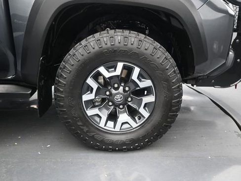 Used 2023 Toyota Tacoma TRD Off-Road w/ TRD Premium Off Road Package AWD/4WD image 17