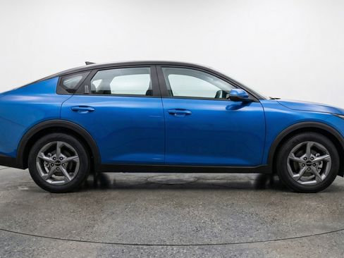 Used 2025 Kia K4 LXS image 11